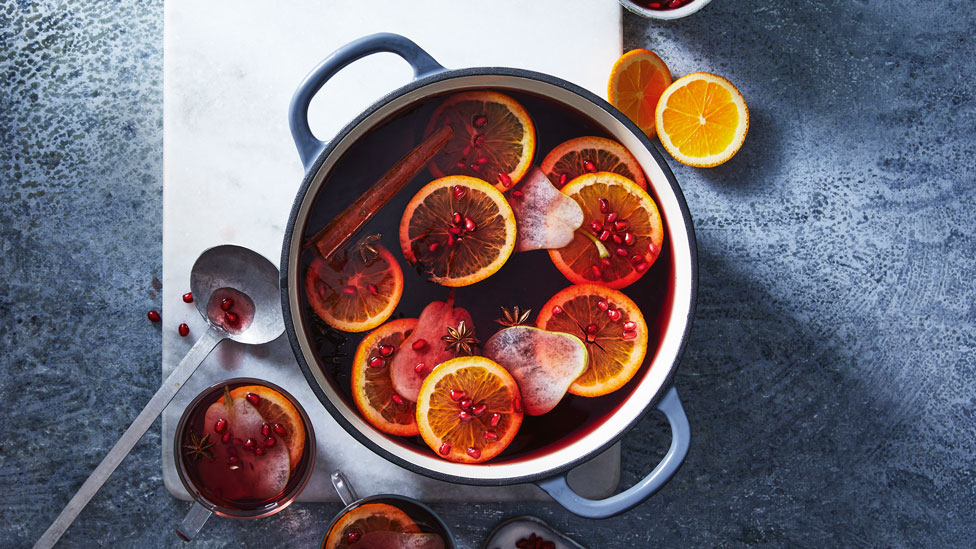 https://www.coles.com.au/content/dam/coles/inspire-create/june21-images/June21-easy-mulled-wine-976x549.jpg